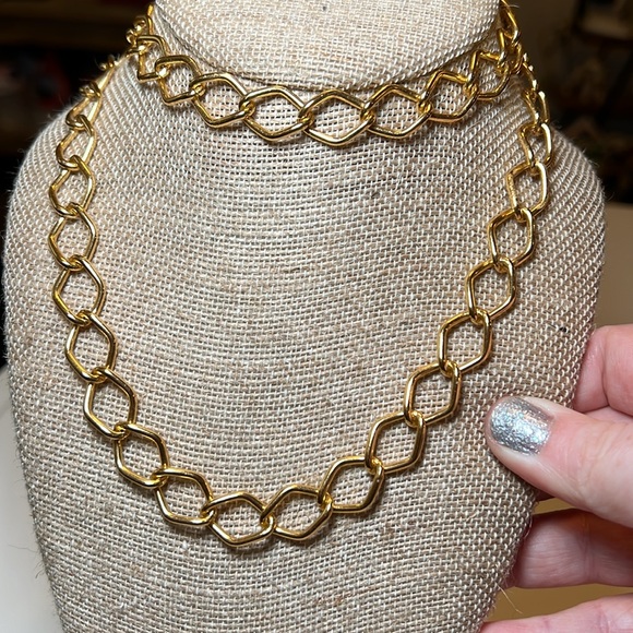 Vintage gold tone open link long chain necklace - Picture 2 of 5